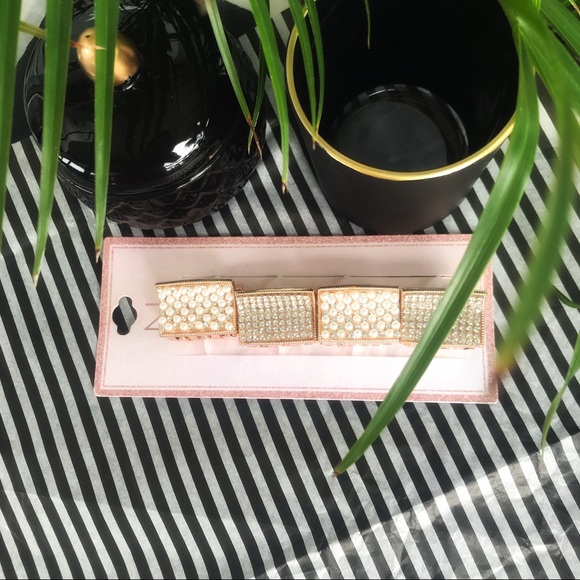 NWT Pearls and Rhinestones Hair Clips - Picture 3 of 11